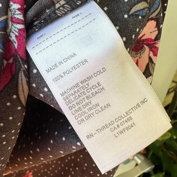 Laundry by Shelli Segal $89 Black Floral V-neck Tie Blouse - Picture 10 of 10